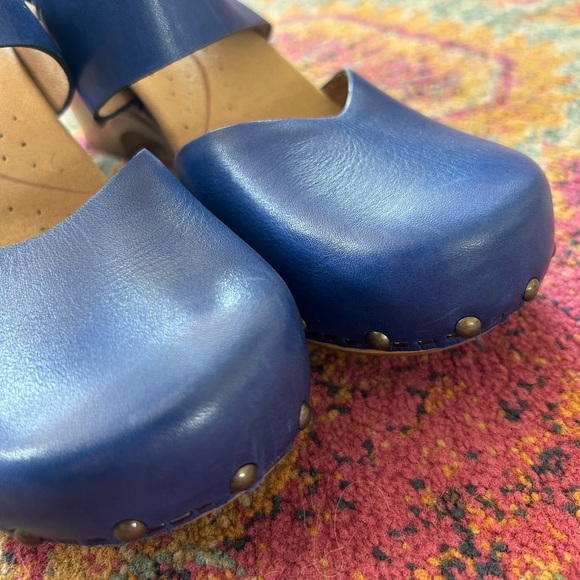 Dansko | Women’s Royal Blue Leather Thea Closed Toe Heel Strap Clogs, Size 8 - Picture 4 of 16